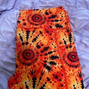 Beautiful pair of capris size Large with pockets by CVG